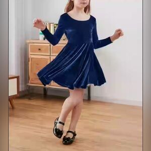 Girls Elegant Dark Teal Formal Velvet Dress sized for 7/8